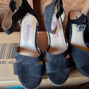 Shimmer - Wedge sandal with back zipper - size 6